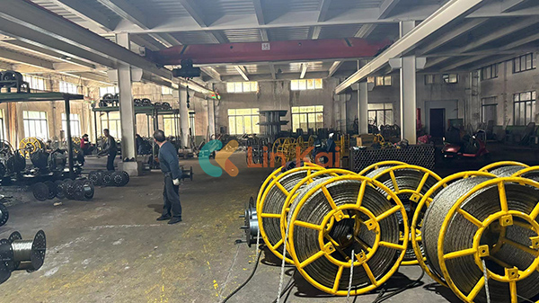 Ningbo Lingkai Electric Power Equipment Co., Ltd. sender høykvalitets ståltau til Malaysia for ledere som strenger og trekker