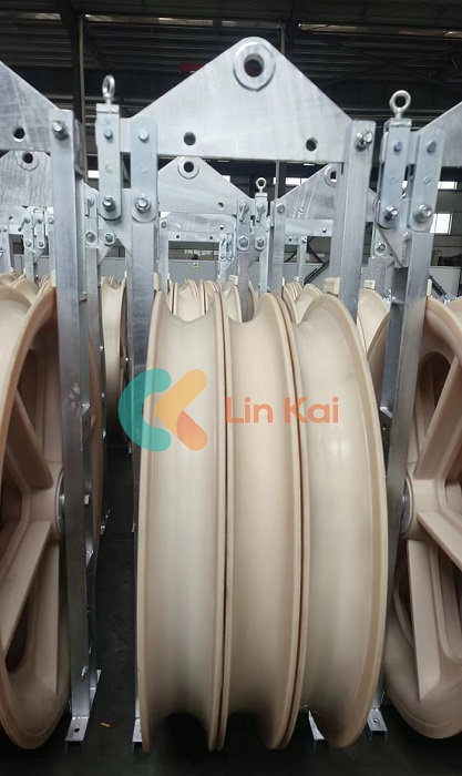 Three Wheel Nylon Conductor Pulleys sendes til Xinjiang Kina prosjektsted